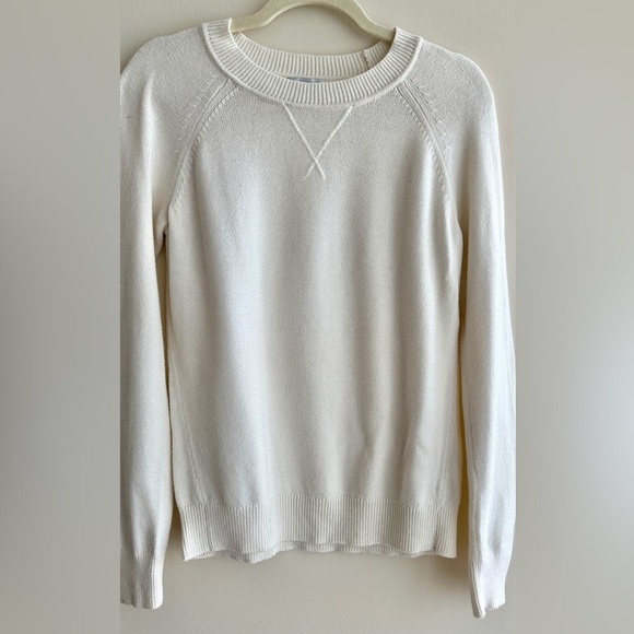 GAP Women’s Classic Crewneck Off-White Sweater, Size Medium - Picture 4 of 15